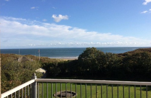 Horton House | The Hollies is situated in the beautiful area of Horton in the Gower Peninsular
