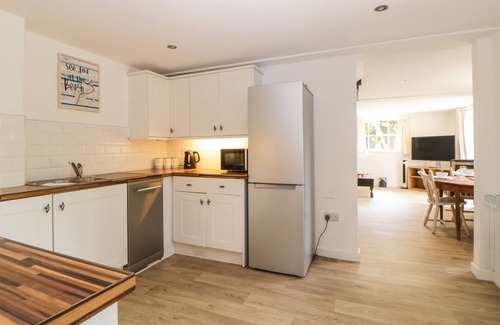 Sidmouth Cottage | THE HOLT, pet friendly, with hot tub in Sidford
