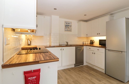 Sidmouth Cottage | THE HOLT, pet friendly, with hot tub in Sidford