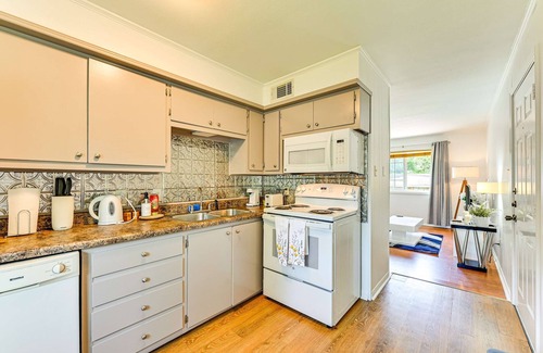 Nacogdoches Apartment | The Homestead | Luxury-Cozy 2BR Apartments Near SFA & Historic Downtown Nacogdoc