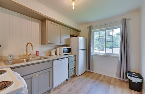Nacogdoches Apartment | The Homestead | Luxury-Cozy 2BR Apartments Near SFA & Historic Downtown Nacogdoc