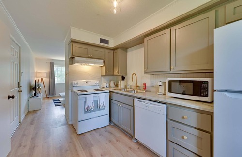 Nacogdoches Apartment | The Homestead | Luxury-Cozy 2BR Apartments Near SFA & Historic Downtown Nacogdoc