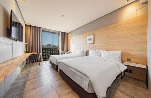 Gyo-dong Hotel | The Hong C Hotel