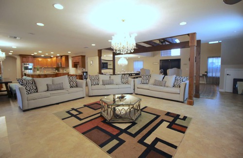 Estate Grove Valencia Est House | The Hope Street Retreat! A 6,300sqft Luxury Estate