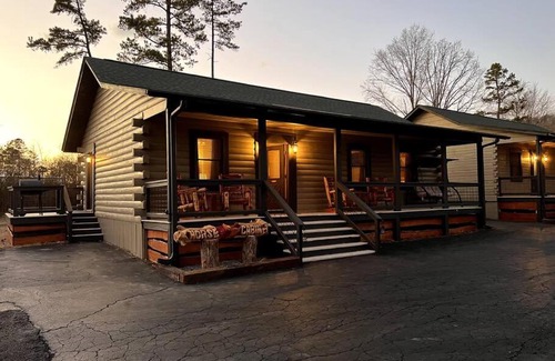 Hot Springs House | The Horse Cabin at Natural State Cabins