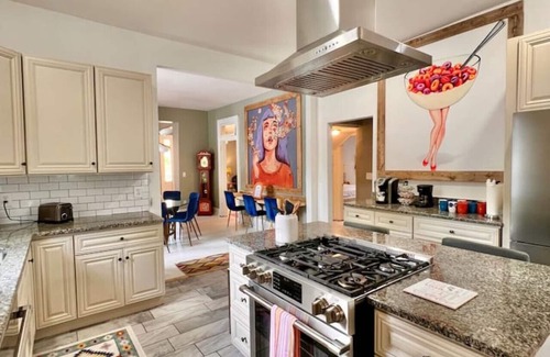 Forest Park House | The Hotel Avondale: 7b - 4bath + Skoolie tiny home