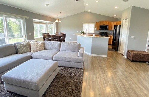 Lake Ann House | The House on a Hill at Mistwood- Golf course view, sleeps 14, Lake Ann, MI