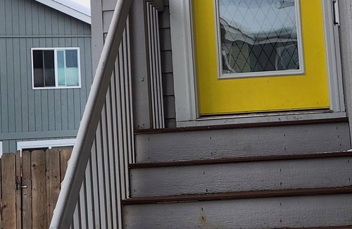 Northeast Anchorage Other | The house w the Yellow door modern 3bd & fireplace