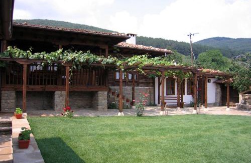 Zheravna House | The House with the Vine Guest House
