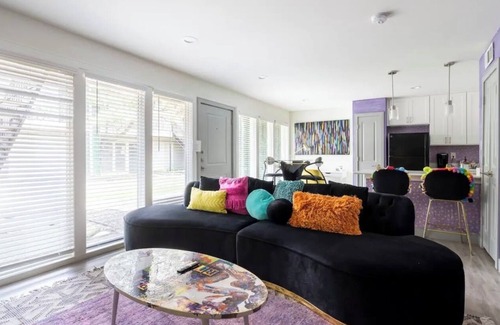 Neartown Apartment | The Houston Purple: Eccentric Hidden Gem