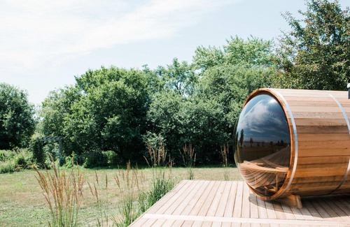 Wellington House | The Hull House - Lake Ontario Waterfront w Sauna