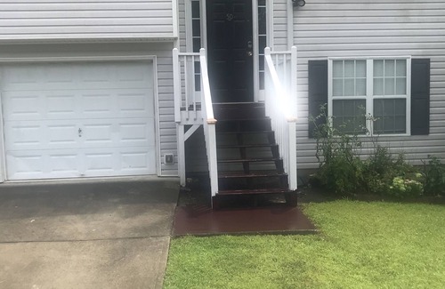 Dallas House | The Hummingbird Seed