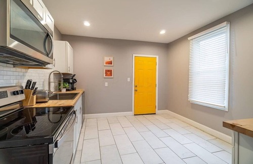 Columbus House | The Hungarian Village Spot - 2 BR and Fenced Yard