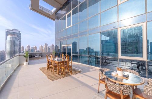 Jumeirah Lake Towers Apartment | The Iconic Luxury 4BR Penthouse Near to Jumeirah Beach and Infront of DMCC Metro Station