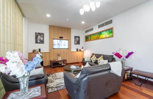 Jumeirah Lake Towers Apartment | The Iconic Luxury 4BR Penthouse Near to Jumeirah Beach and Infront of DMCC Metro Station