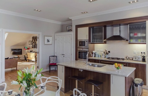 New Town Apartment | The ideal Edinburgh city-centre apartment for sophisticated travellers with free parking