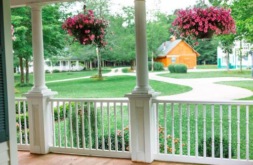 Kingsville Bed & Breakfast | The Inn at Woodsong Acres