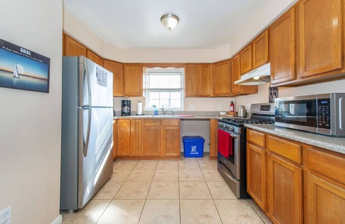 Ironbound District Apartment | The Inviting Escape 5BR |8 Min to EWR | Parking.