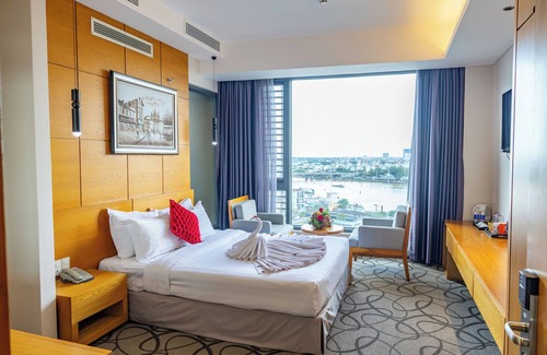 Ninh Kieu Hotel | The IRIS Signature Hotel & Spa