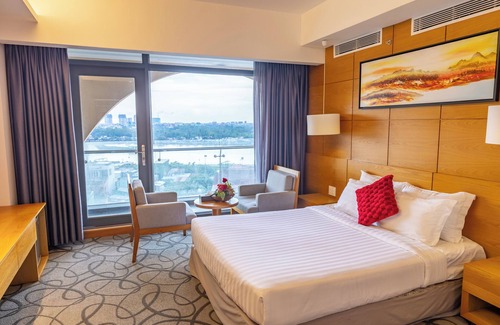 Ninh Kieu Hotel | The IRIS Signature Hotel & Spa