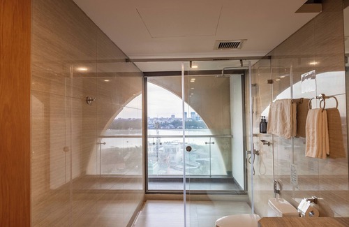 Ninh Kieu Hotel | The IRIS Signature Hotel & Spa