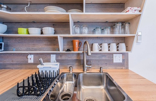 Barelas House | The Iron Loft In Downtown | 2 Bed, 1 Bath