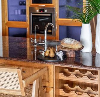Yamba House | The Islander - Waterfront with Pool