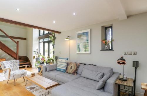 Govilon House | The Ivy Barn