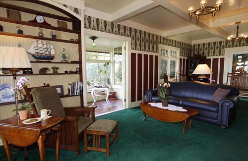Monterey Bed & Breakfast | The Jabberwock Bed & Breakfast