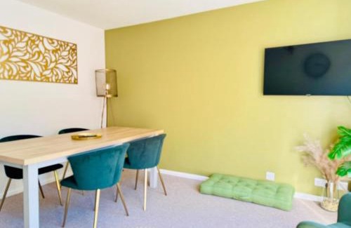 Cambridge House | The Jade House - Cambridge Rental with Garden and BBQ, Near City Centre