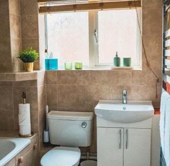 Cambridge House | The Jade House - Cambridge Rental with Garden and BBQ, Near City Centre