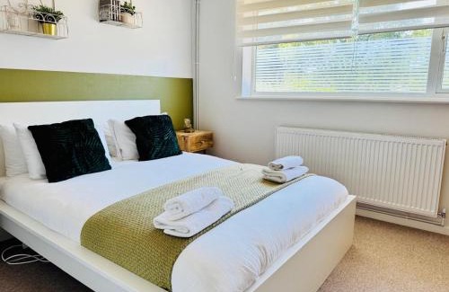 Cambridge House | The Jade House - Cambridge Rental with Garden and BBQ, Near City Centre