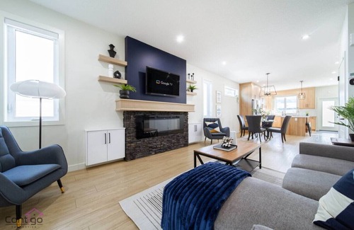 Jasper Place House | The Jasper AC 4 BD Sleeps 8 Near DT and WEM