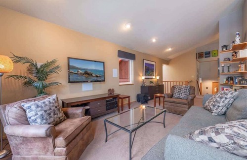 Lake Forest Cabin | The Jay Chalet