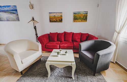 Bornos Cottage | The John Wine House is ideal for families with or without a pet.