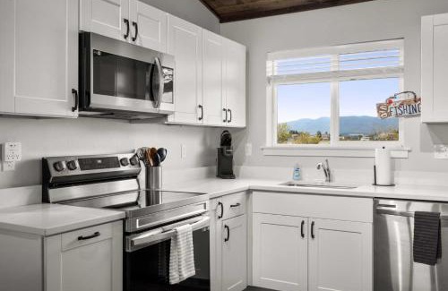 Columbia Falls House | The Kabins