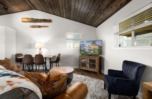 Columbia Falls House | The Kabins