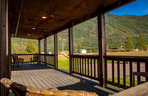 Columbia Falls House | The Kabins