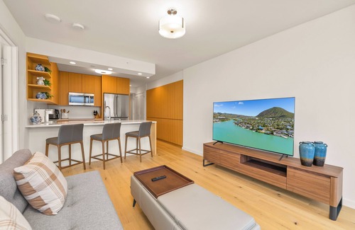 Ala Moana House | The Kapiolani Vista | Skyline Views, Pool, Gym | Walk to Beach & Ala Moana