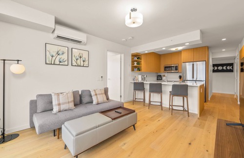 Ala Moana House | The Kapiolani Vista | Skyline Views, Pool, Gym | Walk to Beach & Ala Moana