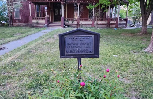 Downtown Springfield House | The Keet McElhany Mansion- Historic 5 bed Heart of Downtown