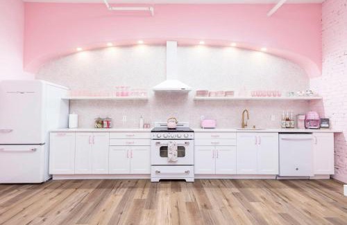 Downtown Louisville Apartment | The Kentucky Rose by Hollyhock suites