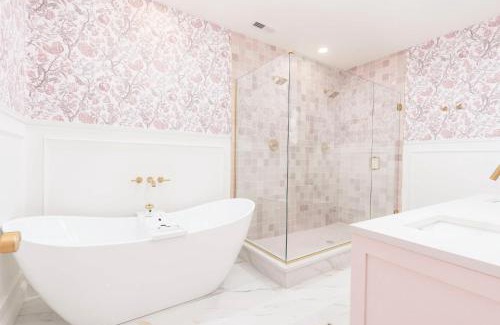 Downtown Louisville Apartment | The Kentucky Rose by Hollyhock suites