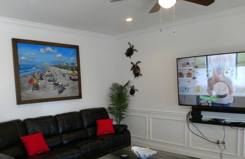 North End Condo | The King of Wesley! Where Everyone Can Stay in the Same House!