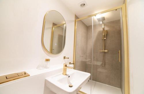 Upper Town Apartment | The Kings Courtyard Apartment