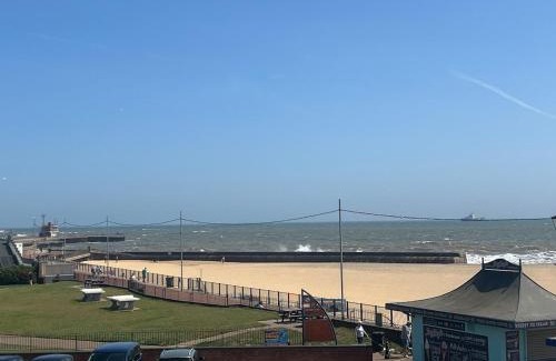 Hopton Apartment | The Kings View