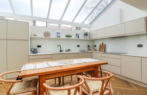 Ilkley Cottage | THE KINGSWAY, family friendly, character holiday cottage in Ilkley