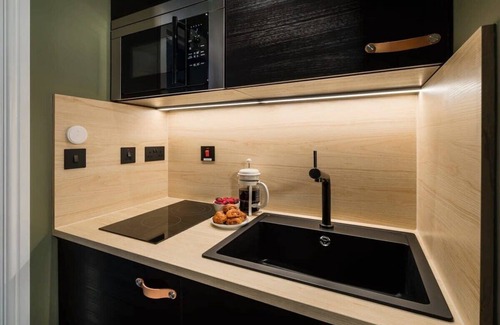 Kensington Apartment | The Knaresborough - Beautiful Double Studios