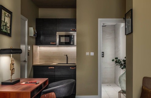 Kensington Apartment | The Knaresborough - Beautiful Double Studios