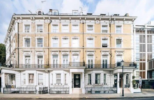Kensington Apartment | The Knaresborough - Small Double Room